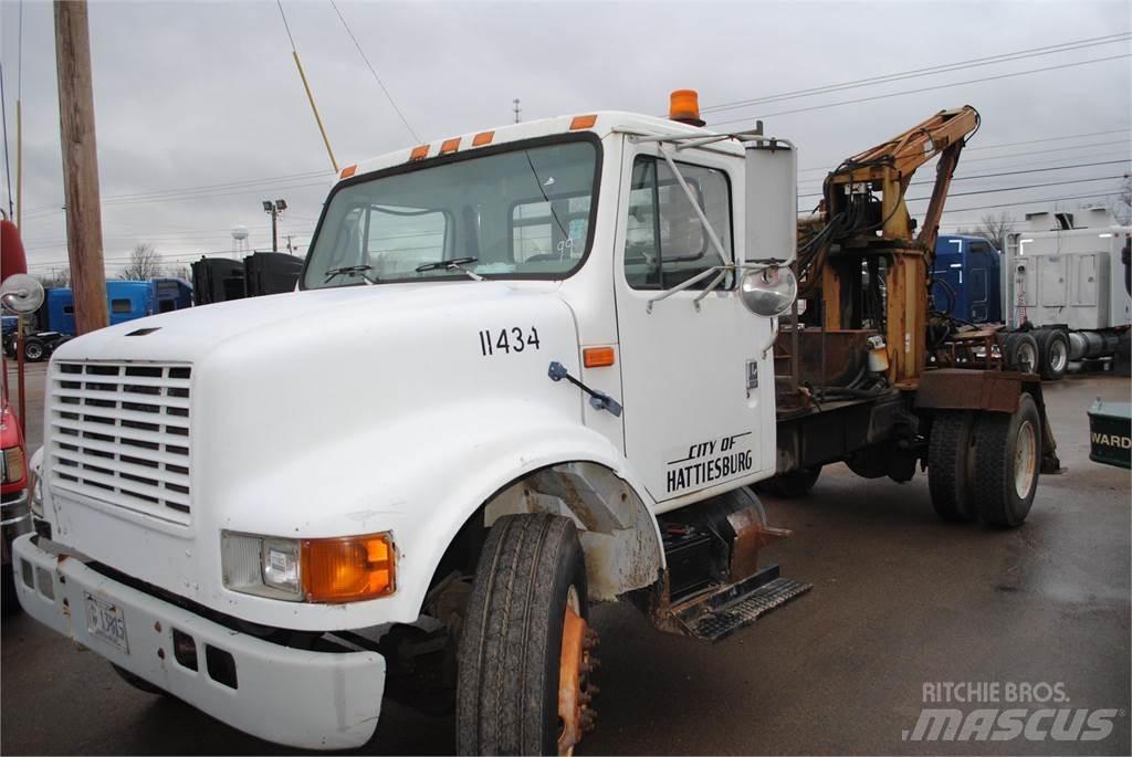 International 4700 起重车