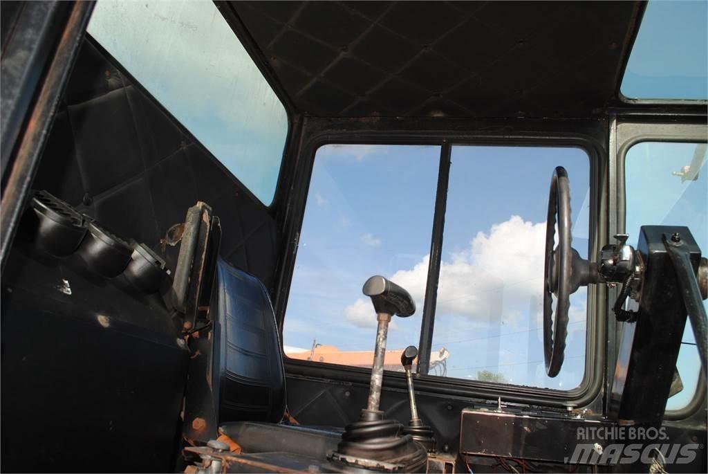 International 4700 起重车