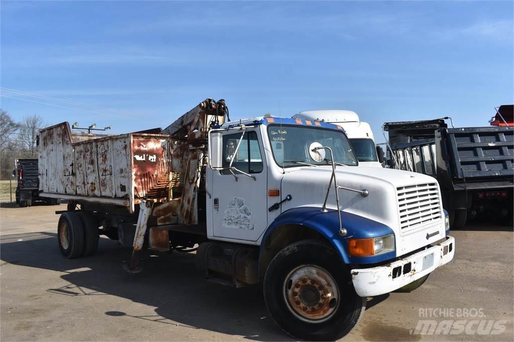International 4900 起重车