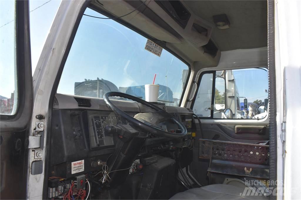 International 4900 起重车