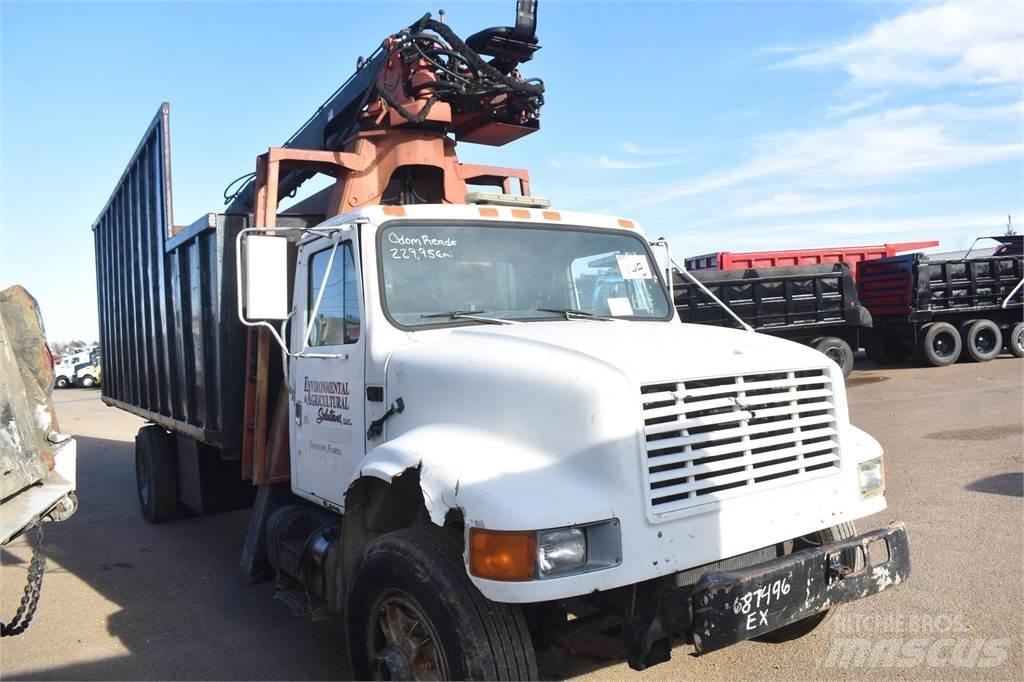 International 4900 起重车