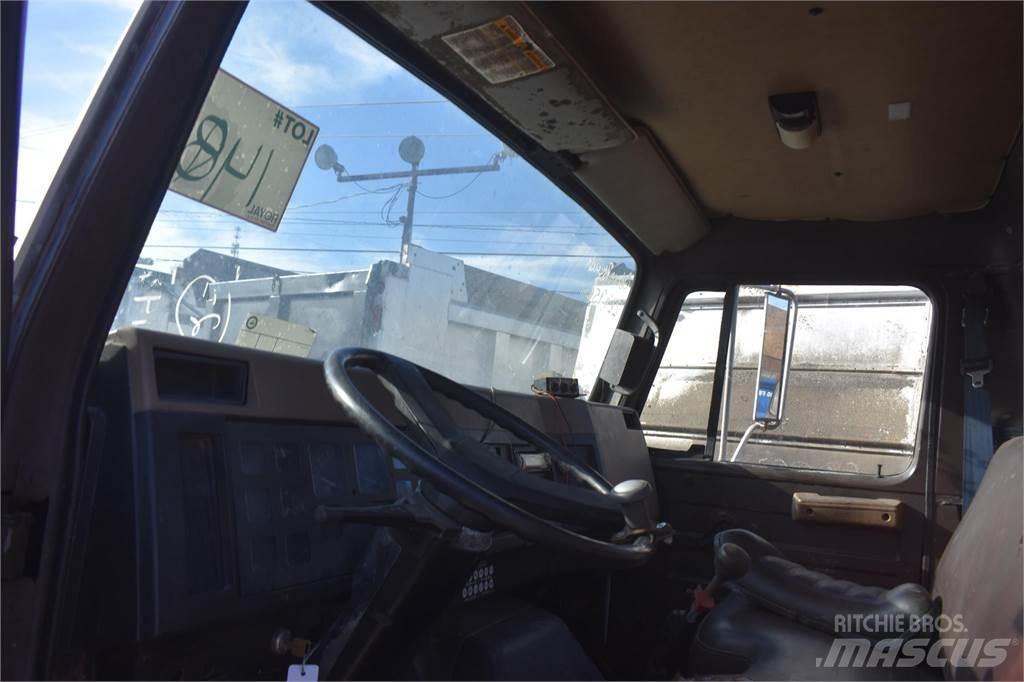 International 4900 起重车
