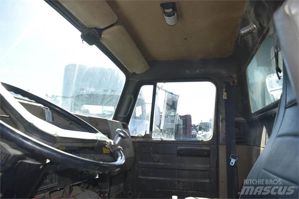 International 4900 自卸式货车