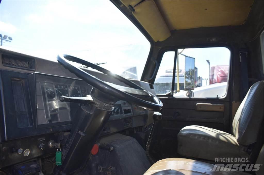 International 4900 自卸式货车