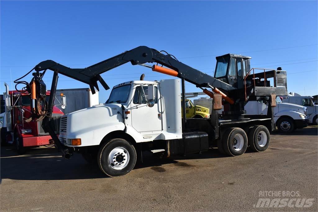 International 8200 起重车