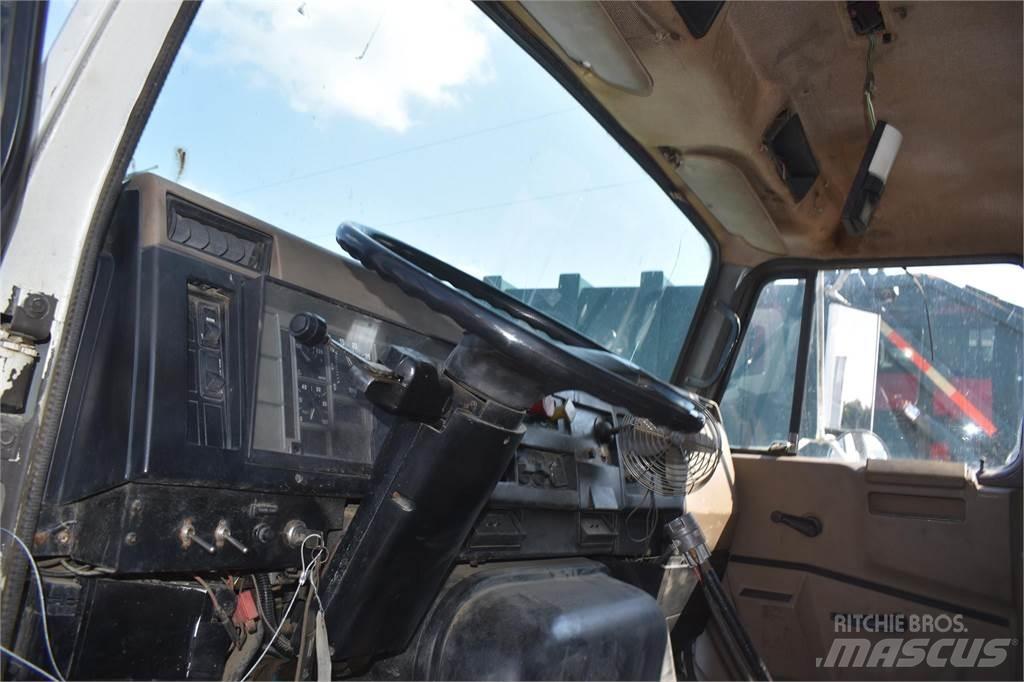 International 8200 油罐车