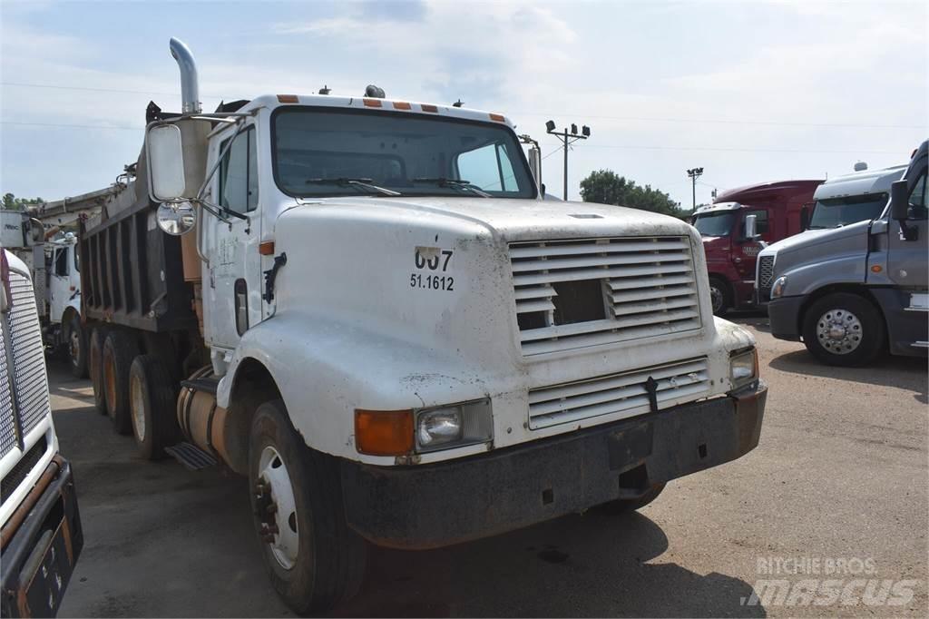 International 8200 自卸式货车
