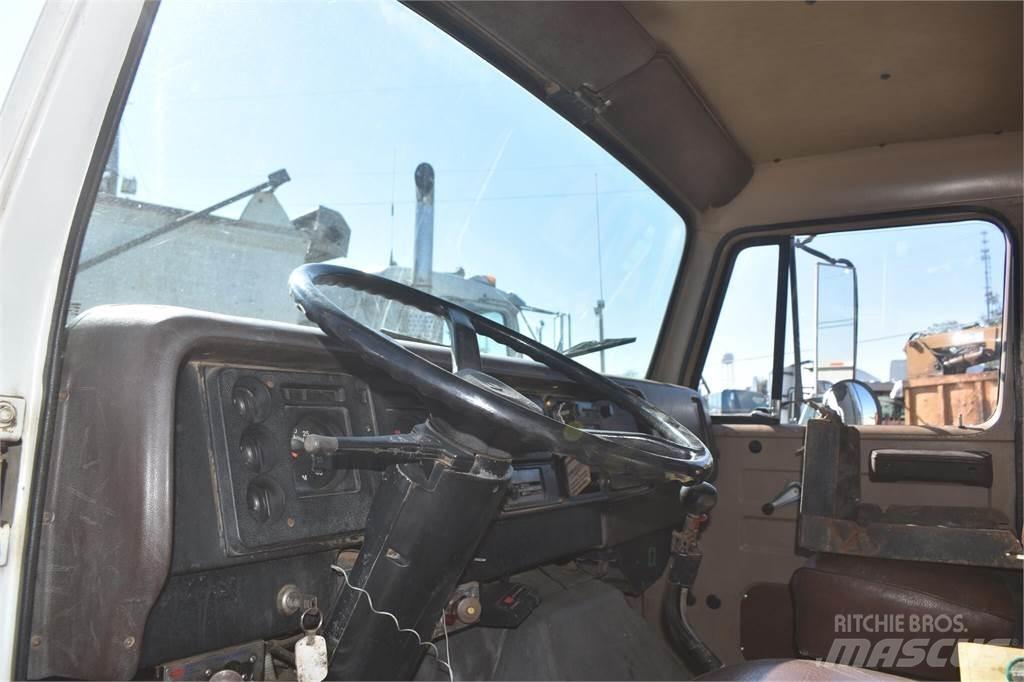 International S1900 自卸式货车