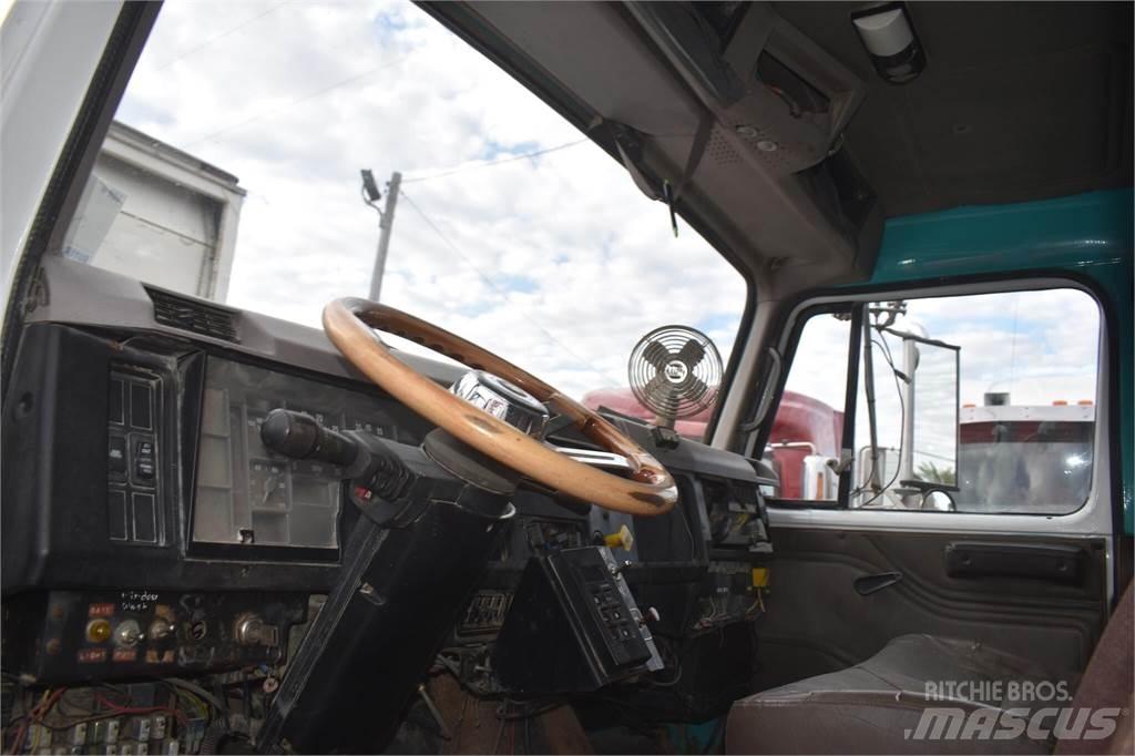 International S2600 自卸式货车