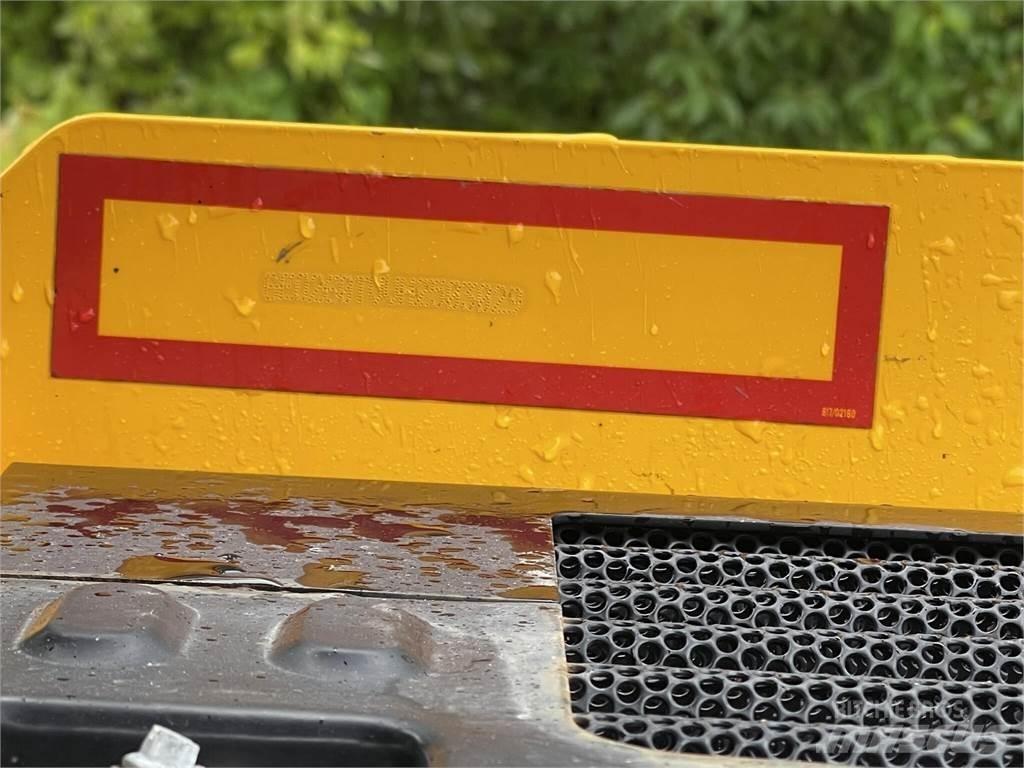 JCB 260T 滑移装载机