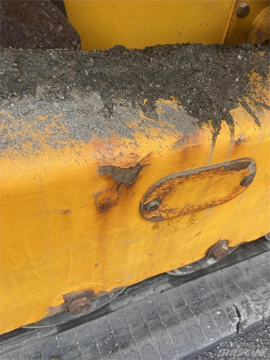 JCB 260T 滑移装载机