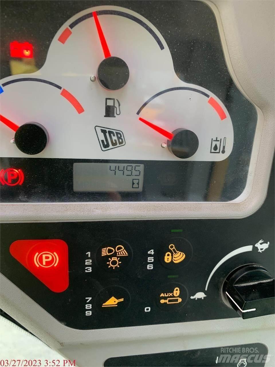 JCB 270 滑移装载机