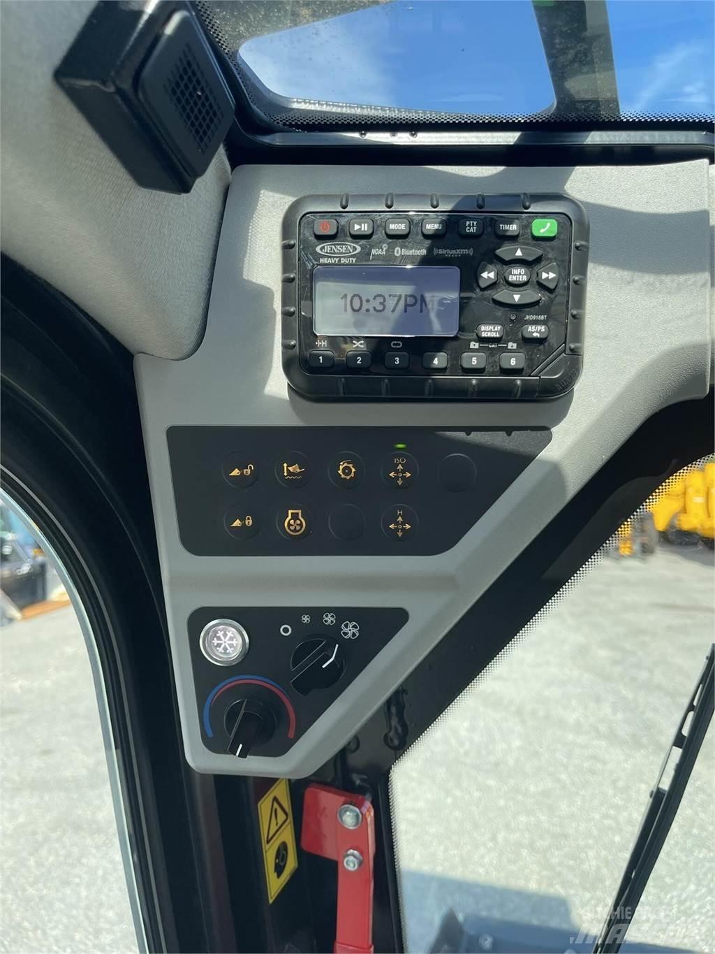 JCB 270 滑移装载机