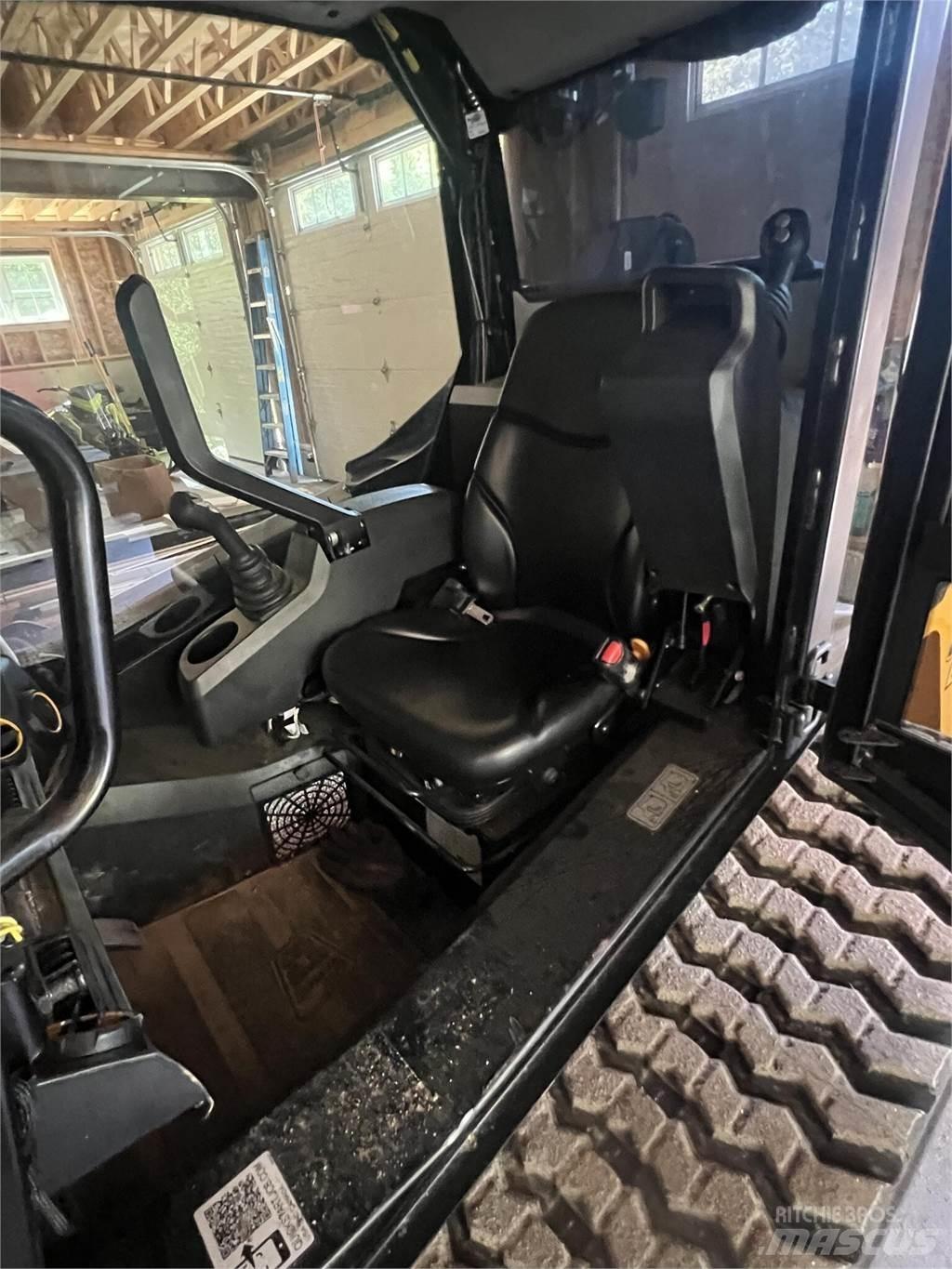 JCB 270T 滑移装载机