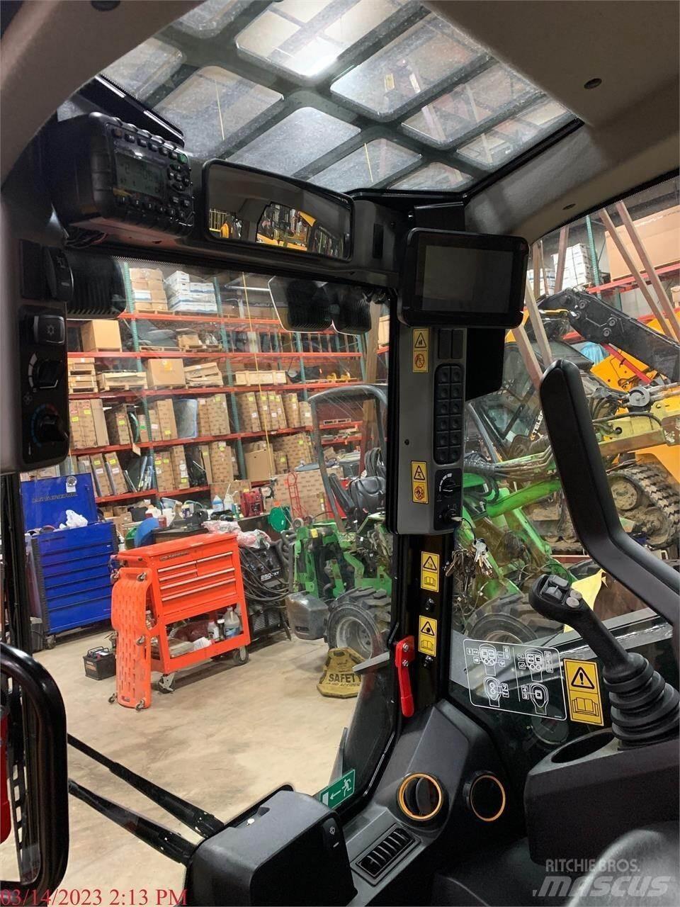 JCB 2TS-7T 滑移装载机