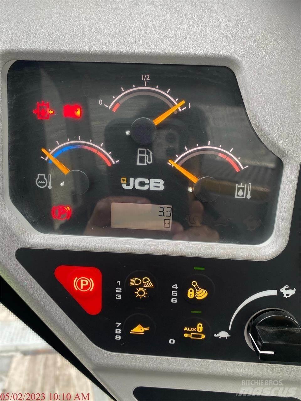 JCB 300 滑移装载机
