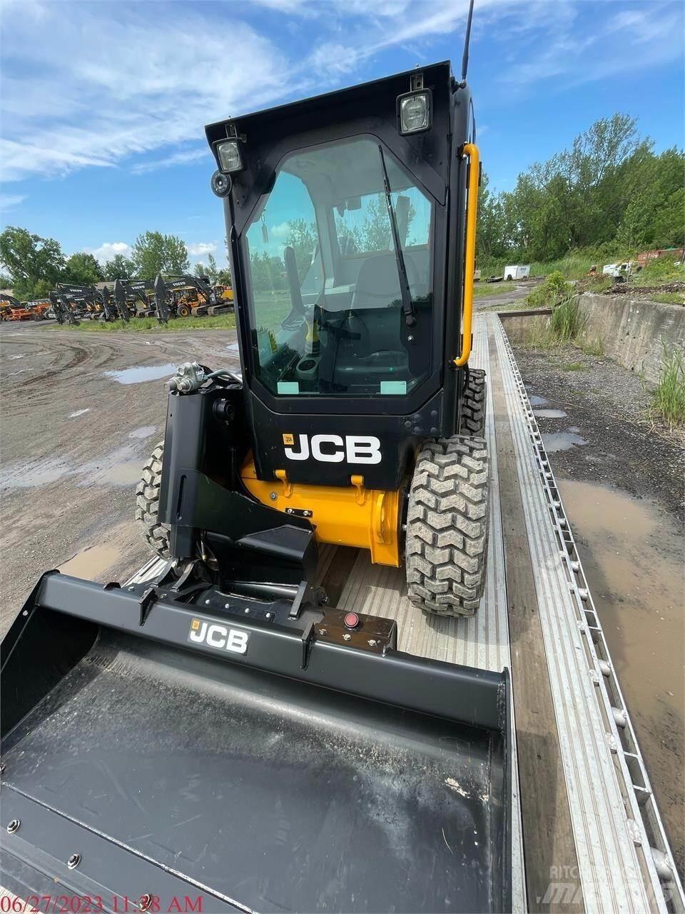 JCB 300 滑移装载机