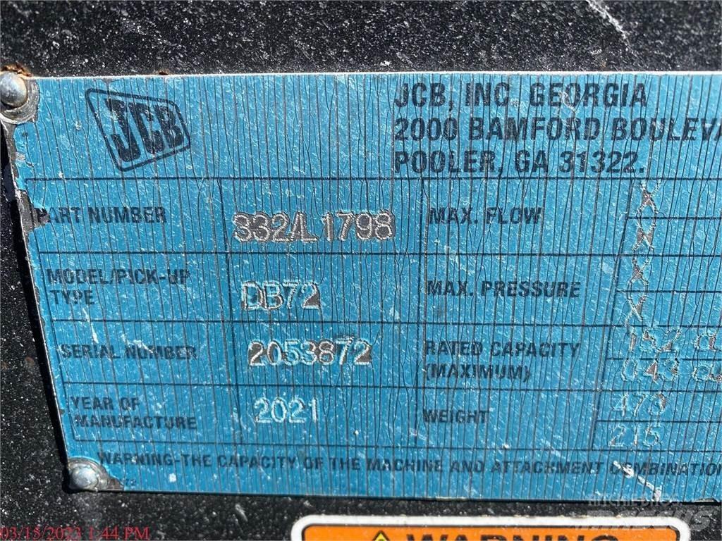 JCB 300 滑移装载机