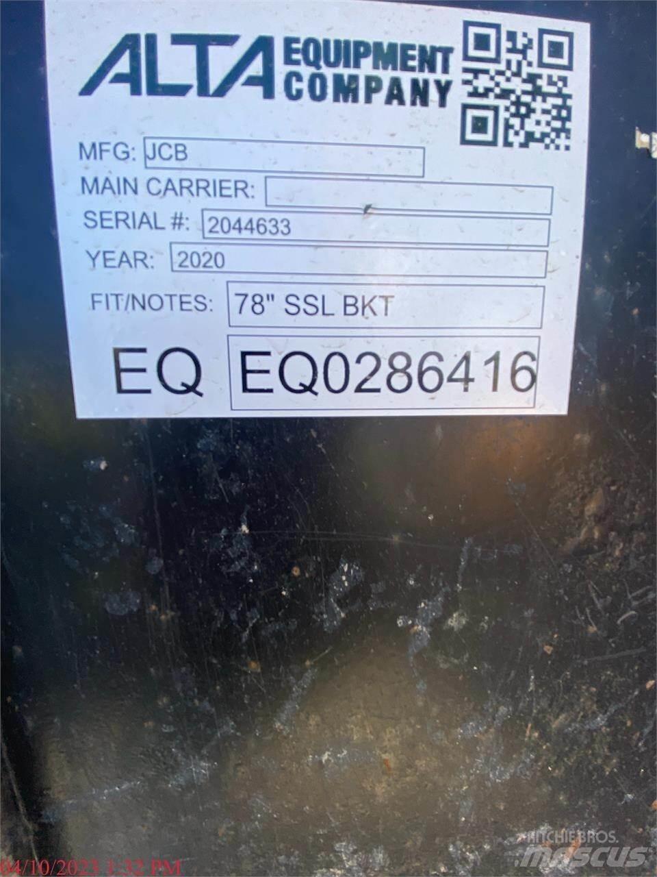 JCB 300T 滑移装载机