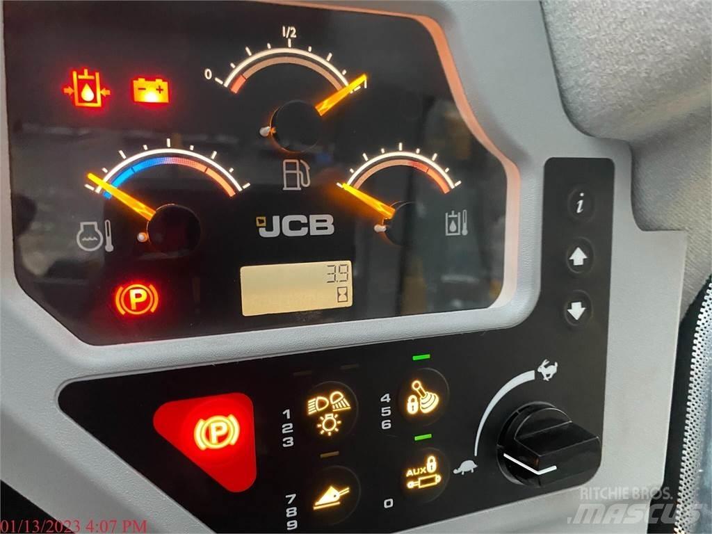 JCB 300T 滑移装载机