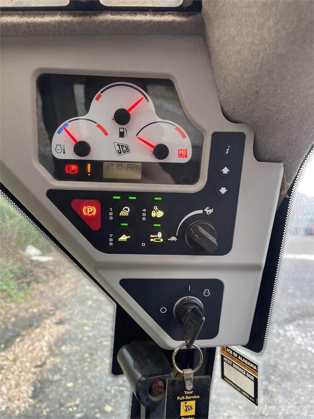 JCB 300T 滑移装载机