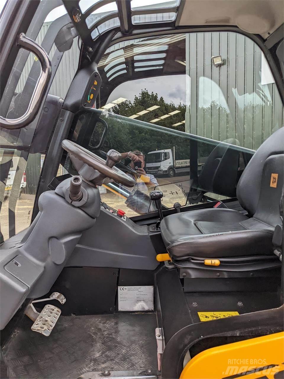 JCB 30D 伸缩臂叉装车|叉装车