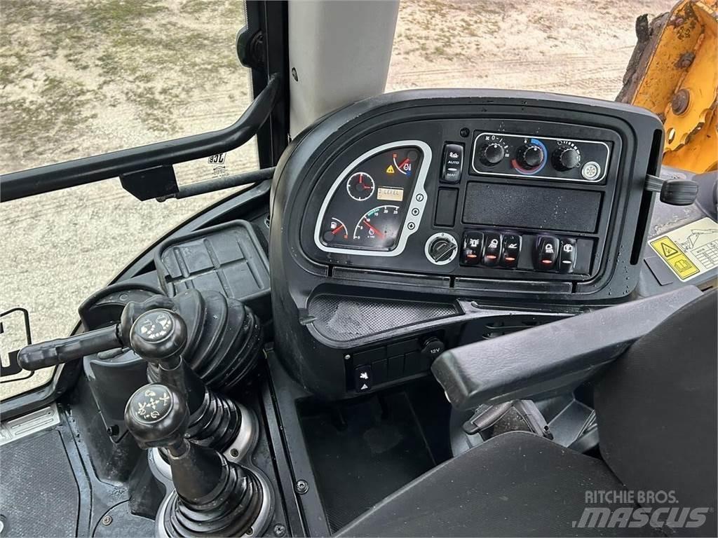 JCB 3CX 反铲装载机