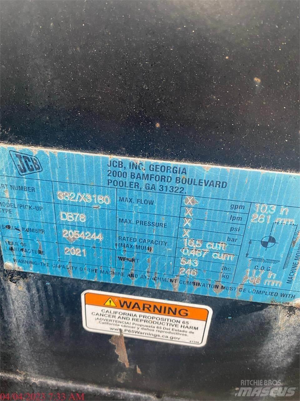 JCB 3TS-8W 滑移装载机