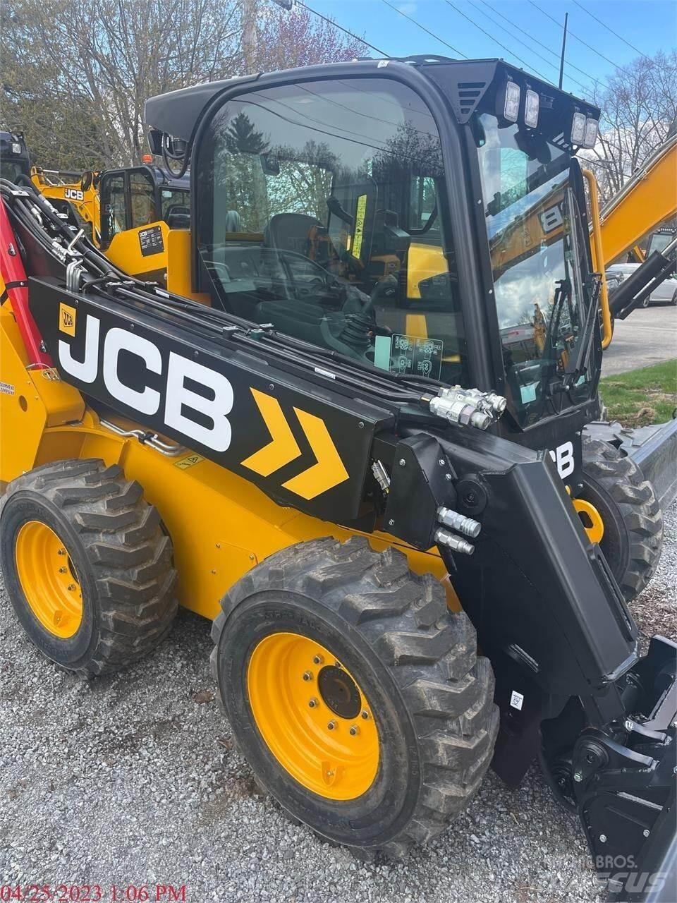 JCB 3TS-8W 滑移装载机