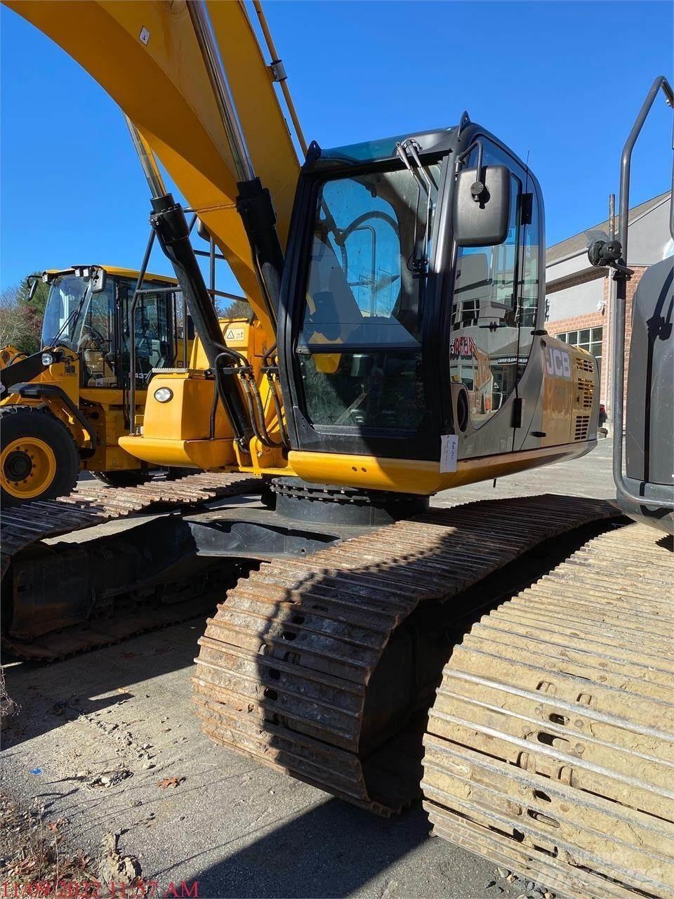 JCB JS220 履带挖掘机