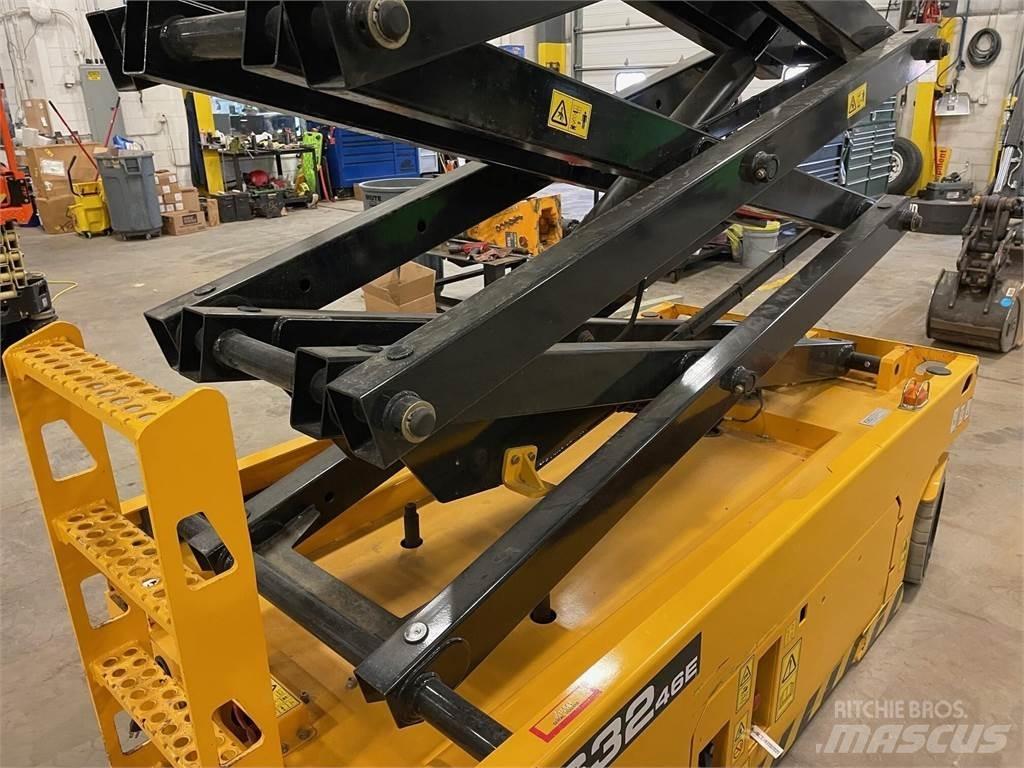 JCB S3246E 剪叉式升降机