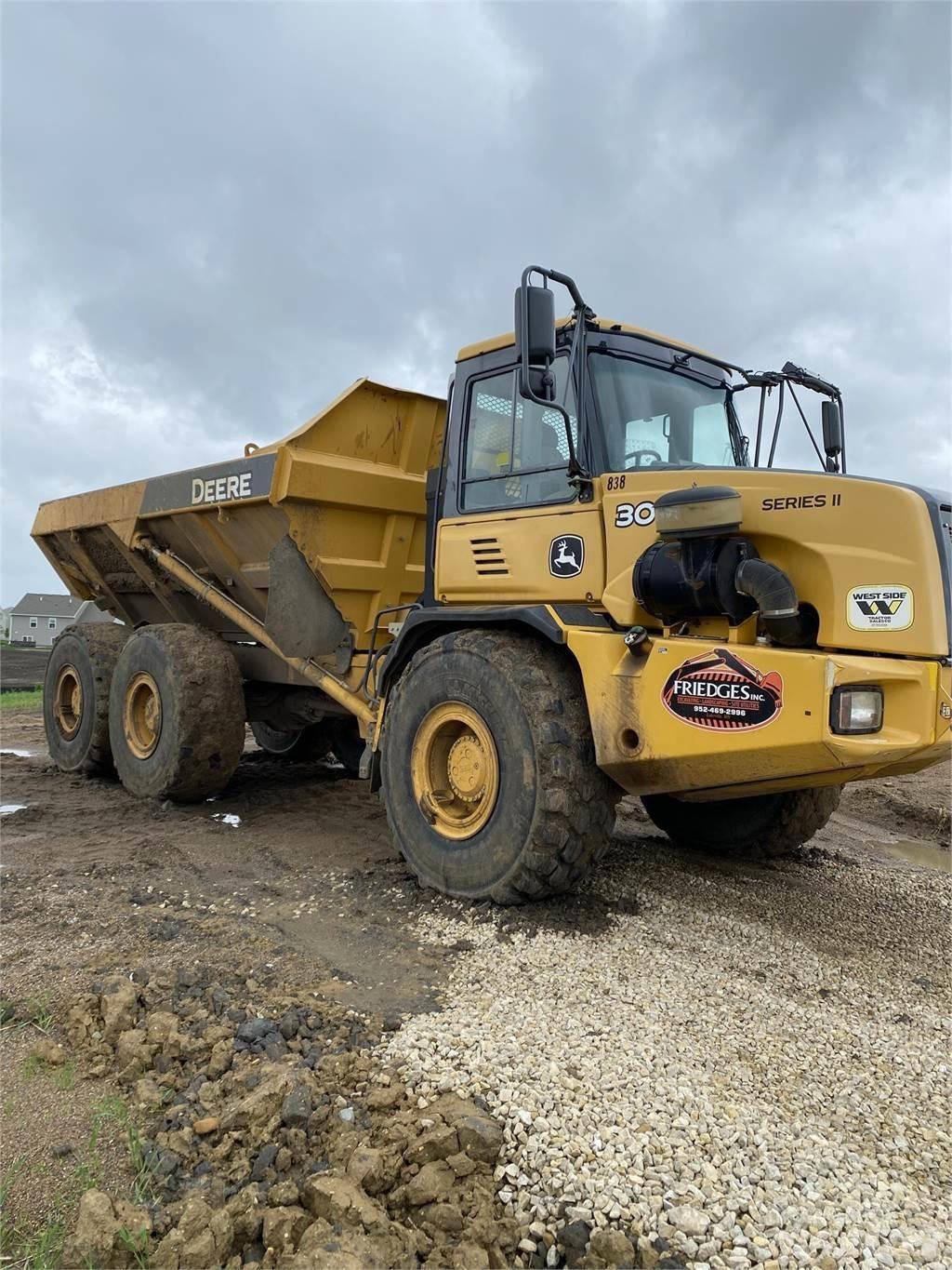 John Deere 300D 铰接式自卸车