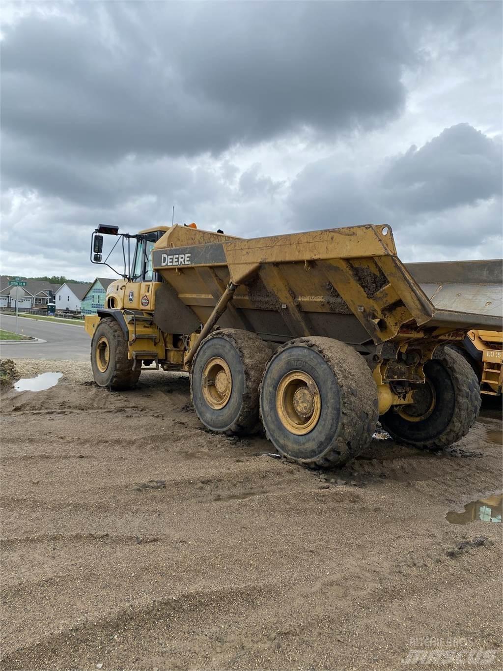 John Deere 300D 铰接式自卸车