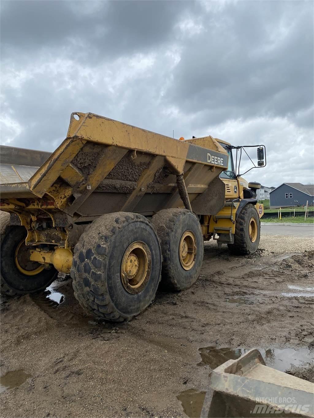 John Deere 300D 铰接式自卸车