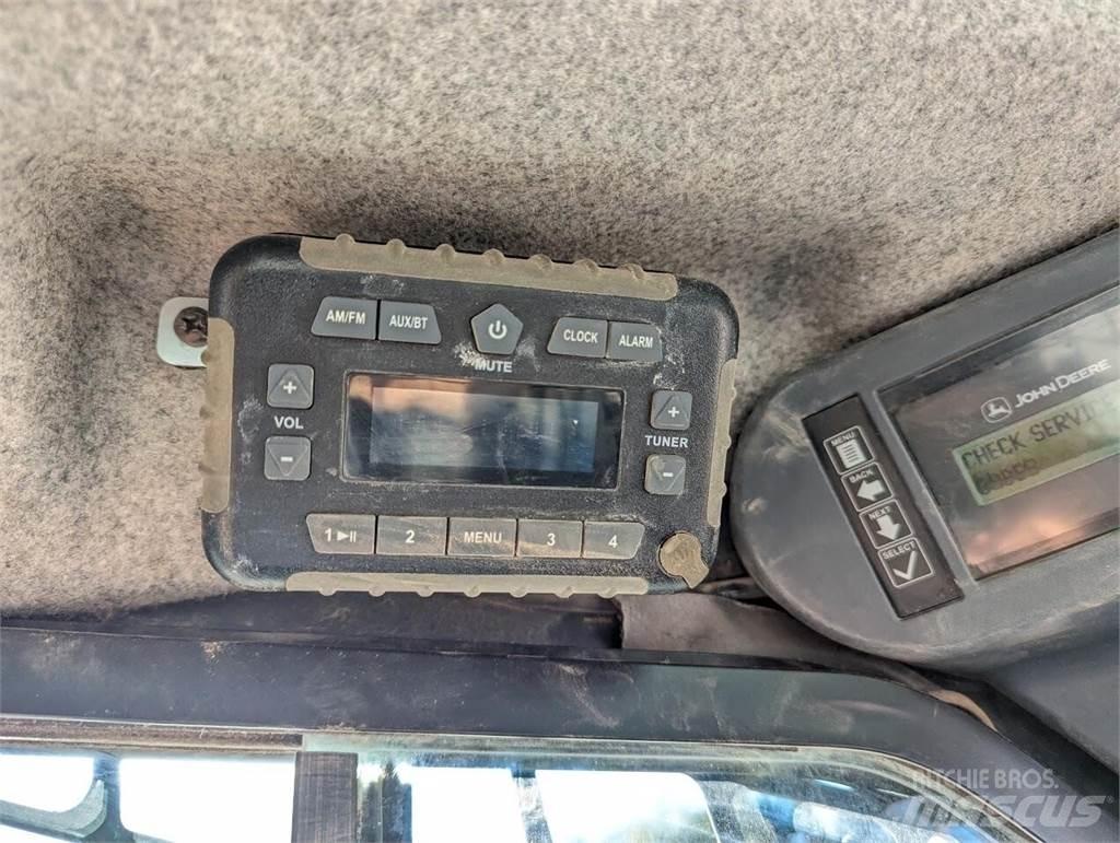John Deere 325G 滑移装载机