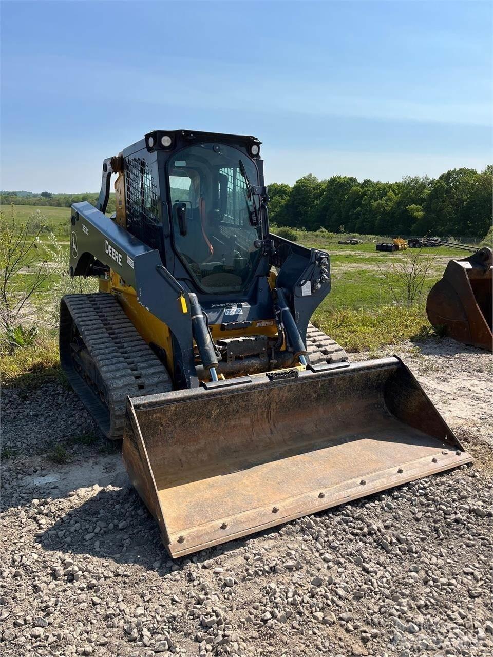 John Deere 333G 滑移装载机