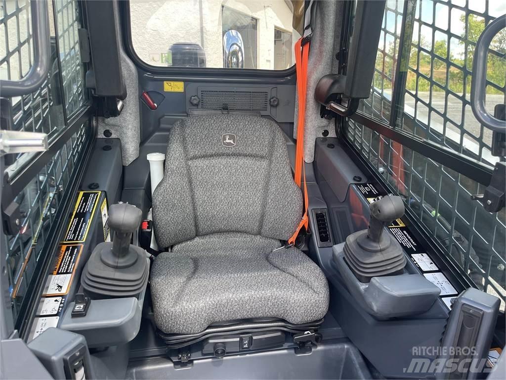 John Deere 333G 滑移装载机