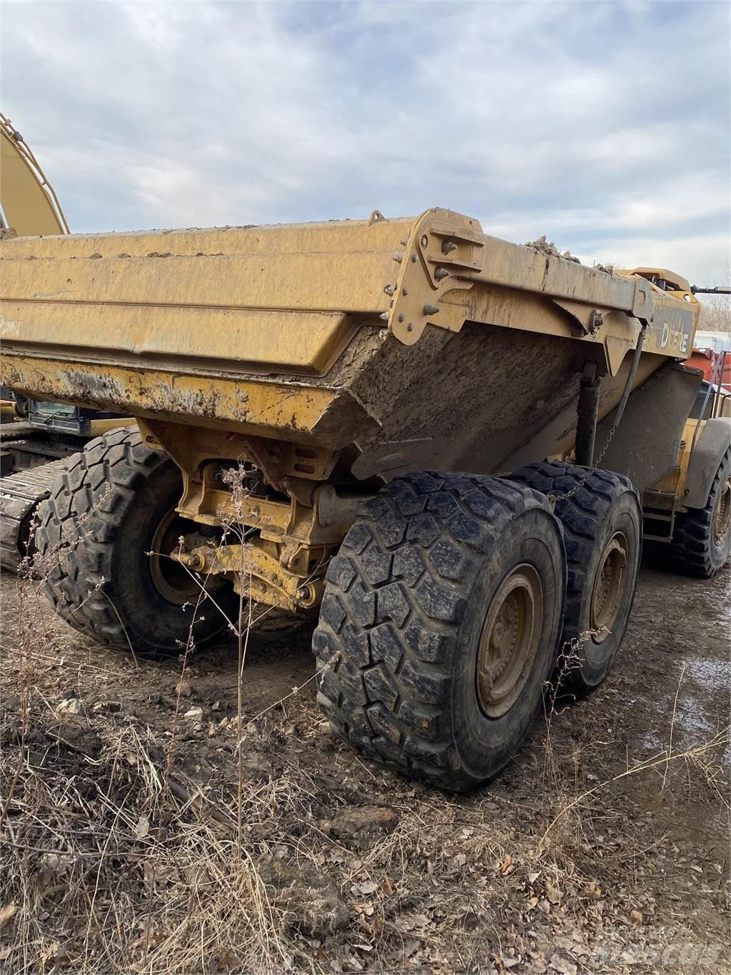 John Deere 410E 铰接式自卸车