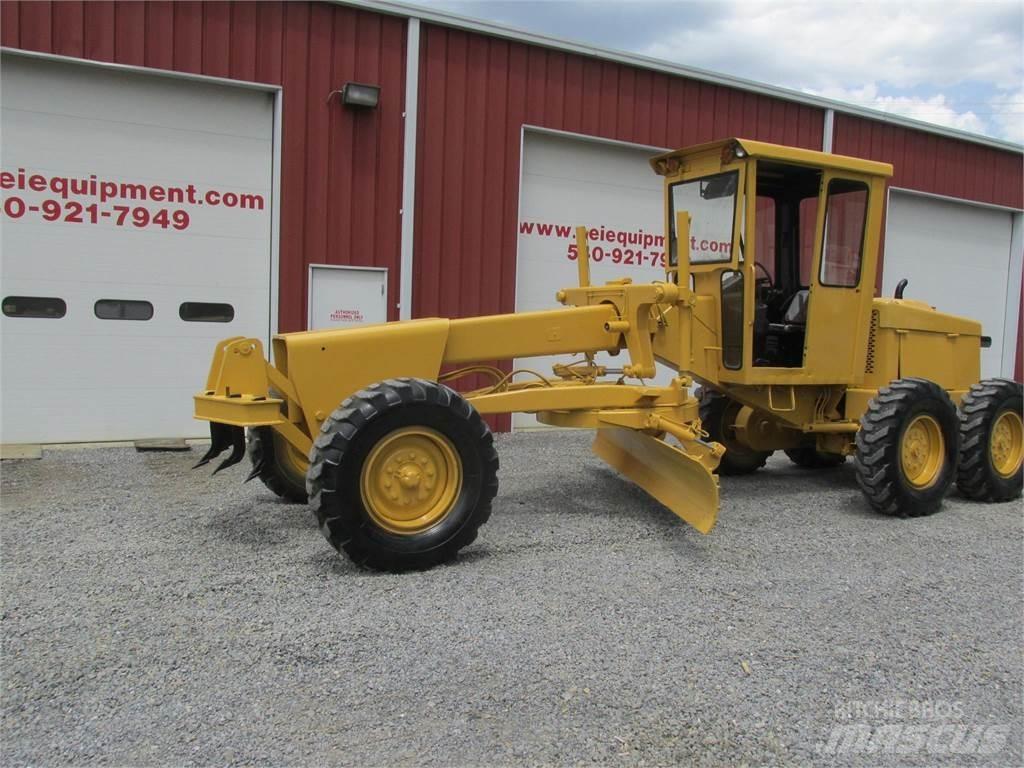 John Deere 570 平地机/推土机
