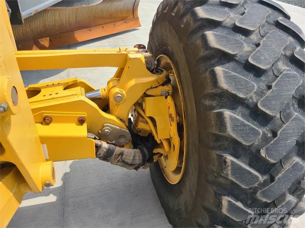 John Deere 672G 平地机/推土机
