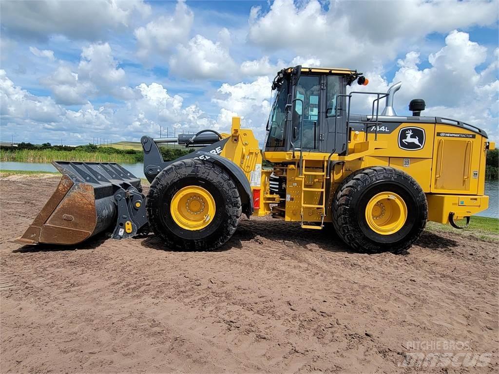 John Deere 744L 轮式装载机