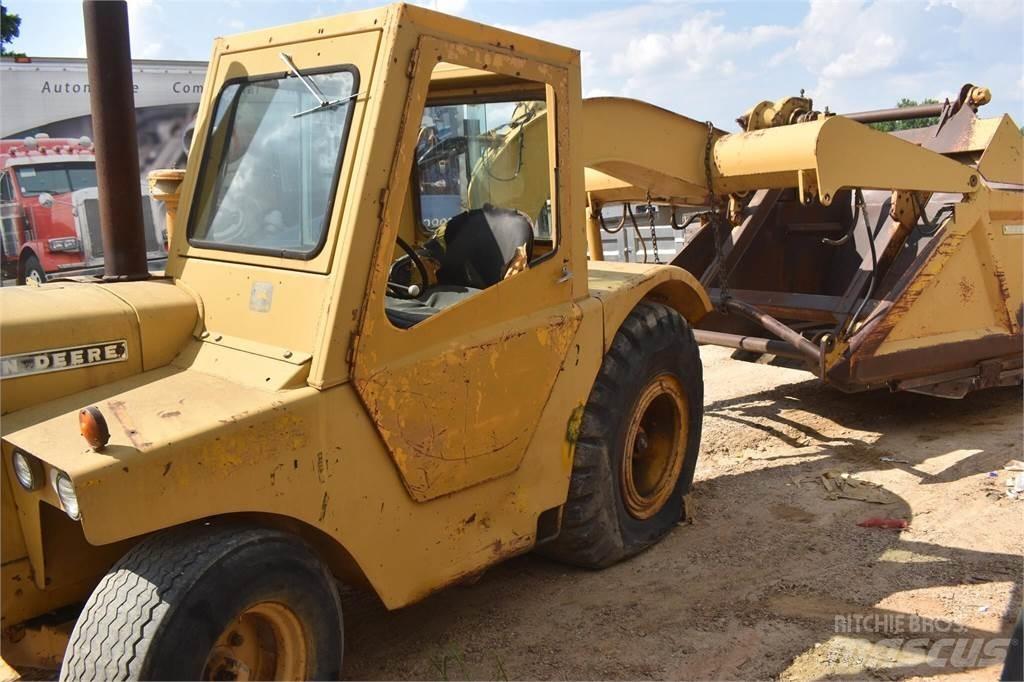 John Deere 760A 铲运机