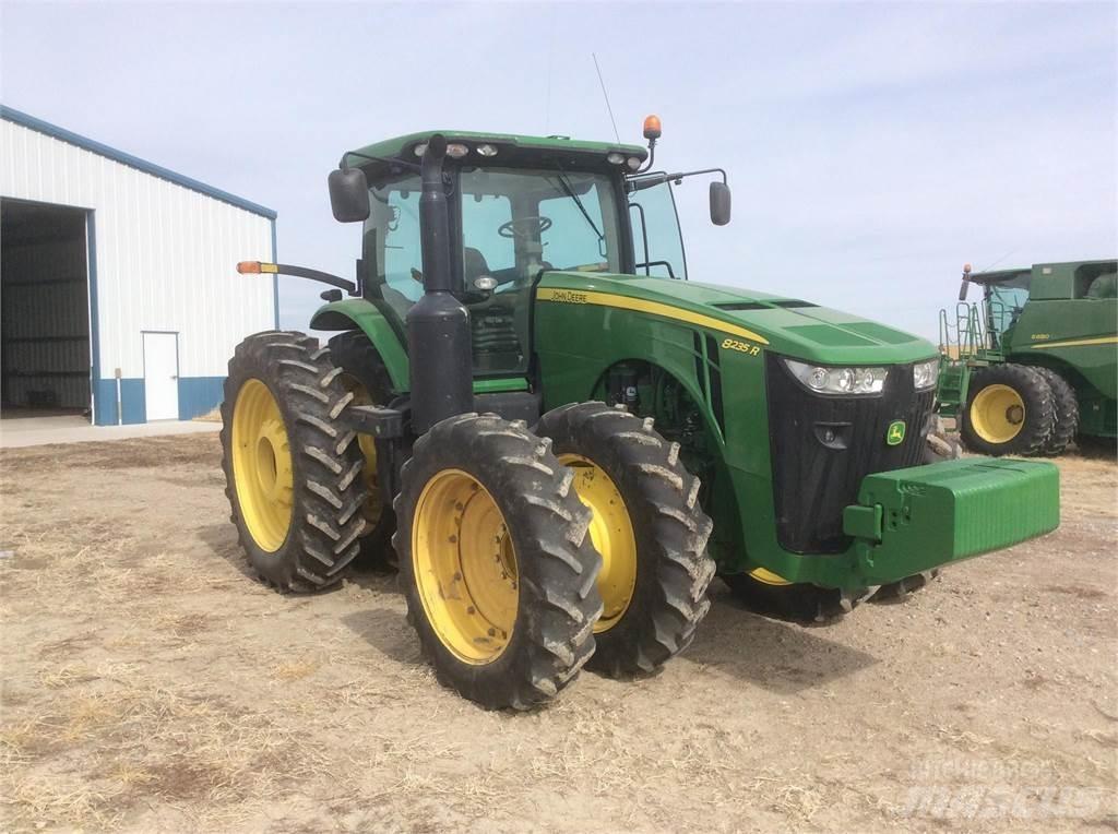 John Deere 8235R 拖拉机/农用车