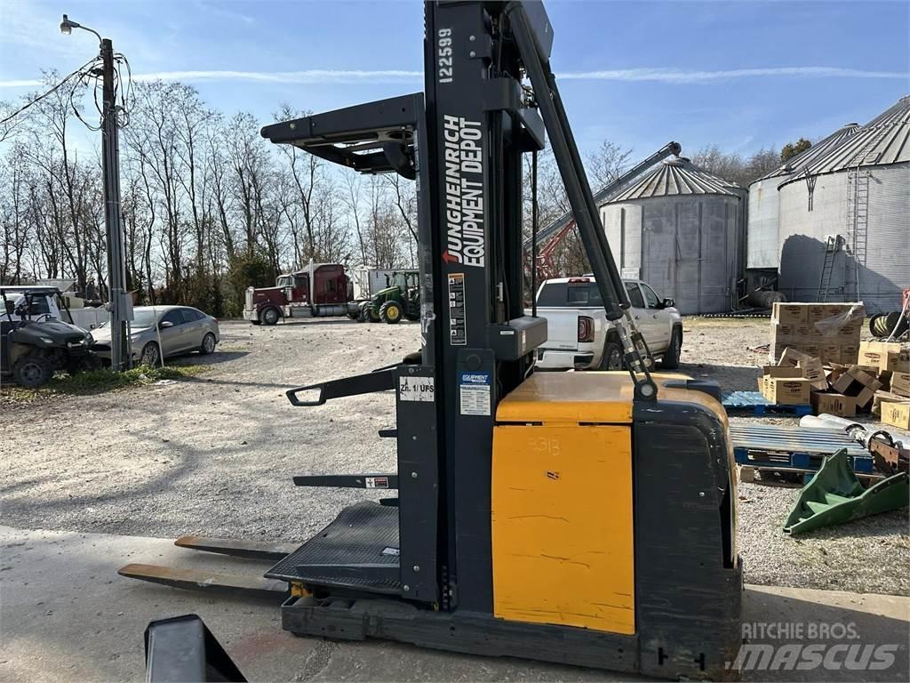 Jungheinrich EKS308 中端式装载机
