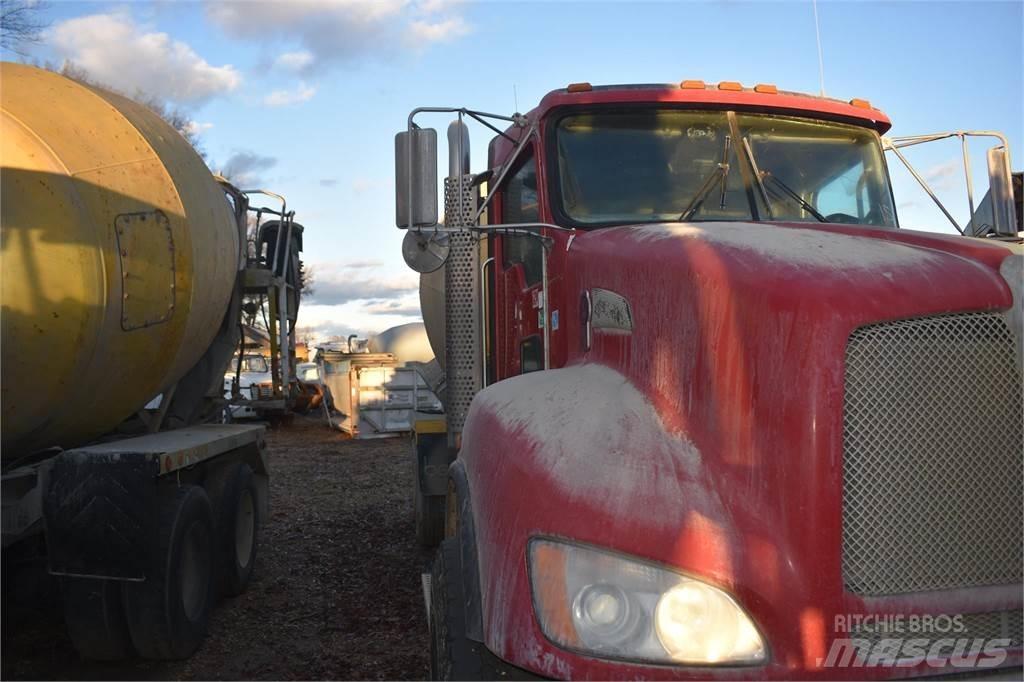 Kenworth T440 混凝土搅拌车