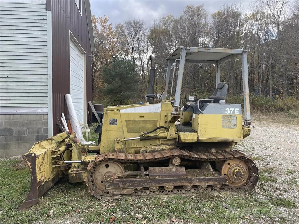 Komatsu D37E-5 履带式推土机