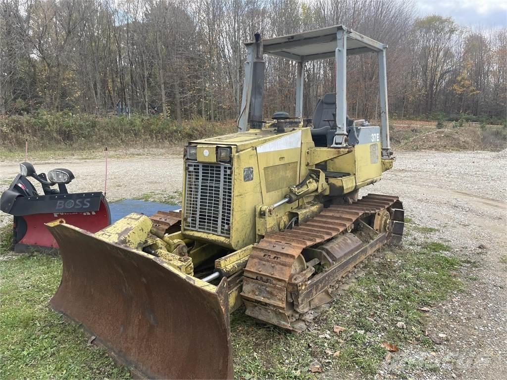 Komatsu D37E-5 履带式推土机