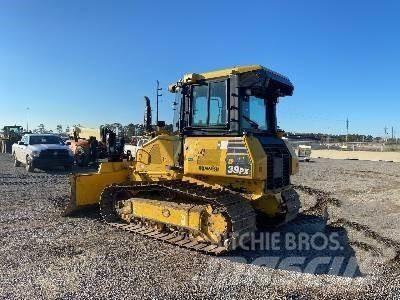 Komatsu D39PX-24 履带式推土机