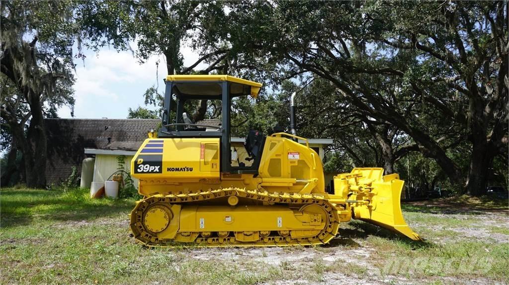 Komatsu D39PX-24 履带式推土机