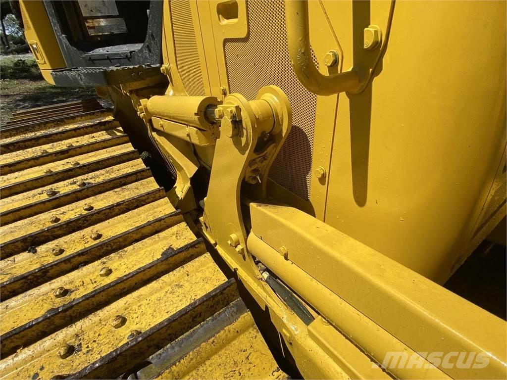 Komatsu D39PX-24 履带式推土机
